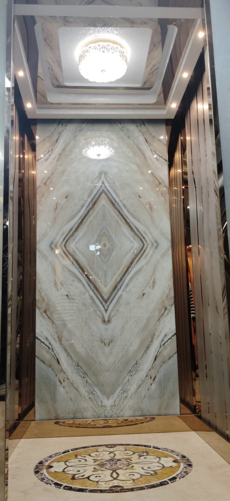Premium residential lift cabin by Gencome